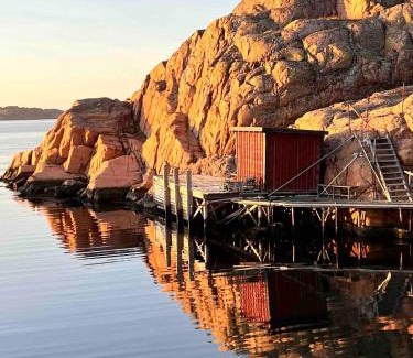 Skalhamn Apartment | Skalhamn a village seaside