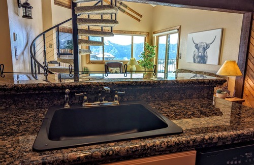 Crested Butte Condo | Ski and Bike In/Out Condo on Mt. Crested Butte with Private Entrance. Sleeps 8