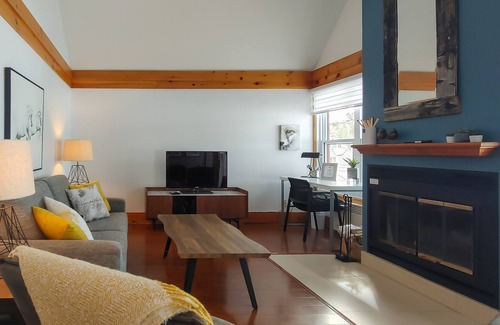 Orford Ski Chalet | Ski and golf 5 minutes from Mont Orford. Chalet with fireplace and large kitchen!