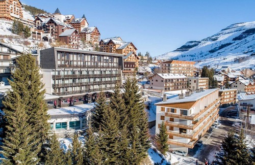 Les Deux Alpes Apartment | Ski familial | Proche des Pistes, Piscine, Jacuzzi