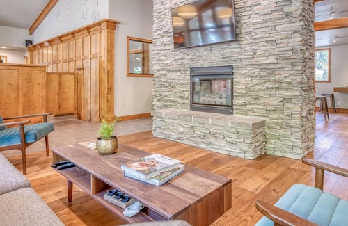 Century West Condo | Ski House 261