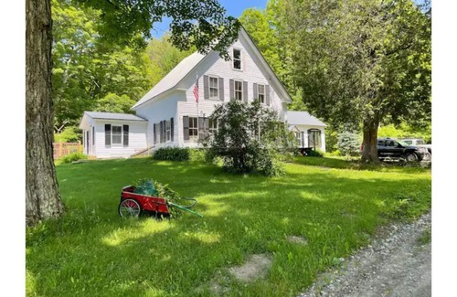 Wardsboro House | Ski House nestled between Mount Snow/Stratton