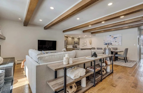 Aspen Apartment | Ski-in/out! 3 BR, 3 BA Aspen Condo w/Hot-tub!