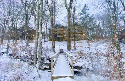 Sugar Mountain Condo | Ski in/out, AC, Gas Fireplace, Wifi, Coffee Bar, 1 Dog ok!