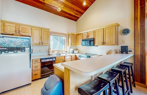 Big Horn Condo | Ski-in/out condo near Lake Levinsky with balcony, ski & mountain views