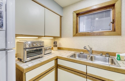 Central Vermont- Killington Condo | Ski-in/out condo with pool, hot tub, sauna & fast WiFi