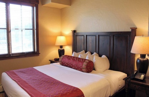 Breckenridge Resort | Ski-In/Out Luxury 1 Bedroom Condo/Sleeps 4 in Breckenridge at Peak 7