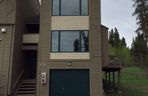 Warrior's Mark West House | Ski In/Out, Walk To Trails & Town, 4 Bdr Townhome.