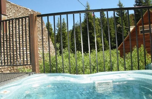 Salt Lake Mountain Resorts Cabin | Ski in PARADISE in the Winter! Perfect Family Getaway Cabin in the Summer!
