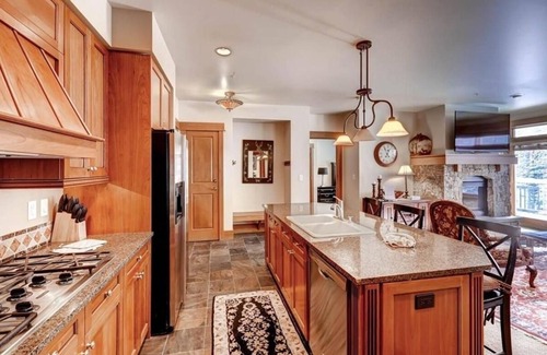 River Run Condo | Ski in & ski out 3BR Lone Eagle w/- stunning views & great amenities!