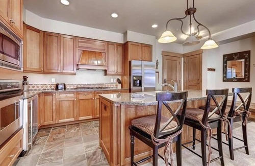 River Run Condo | Ski in & ski out 3BR Lone Eagle w/- stunning views & great amenities!