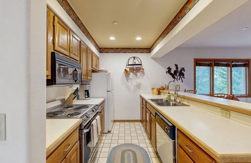 Beaver Creek Condo | Ski-in/ski-out condo 2 blocks to the village w/hot tub, balcony, creek view