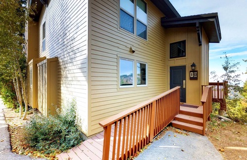 Boise Condo | Ski-in/ski-out condo with panoramic views