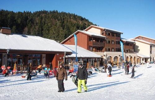 La Bresse Apartment | Ski-in/ski-out & foot of the slopes, swimming pool, balcony, parking, tv, 41-45m², La Bresse