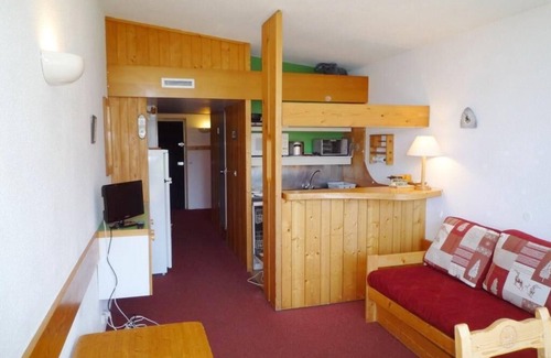 Arc-1800 Apartment | Ski-in/ski-out & foot of the slopes, 16th floor, view resort, tv, 29m², Les Arcs