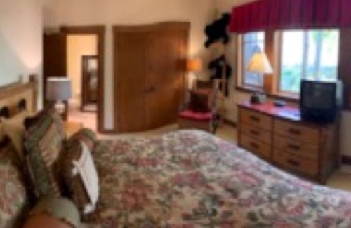 Edwards House | Ski in/Ski Out Home on Beaver Creek Mountain. Excellent Location.