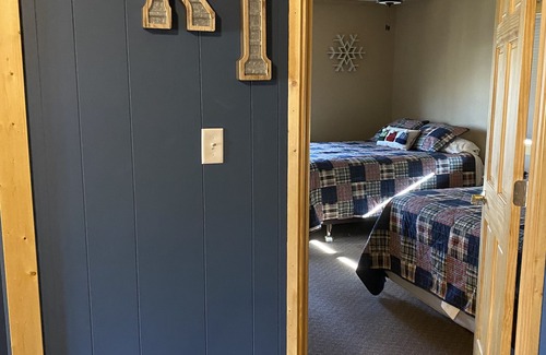 Bessemer Cabin | Ski In/Ski Out Lodging At Black River Basin