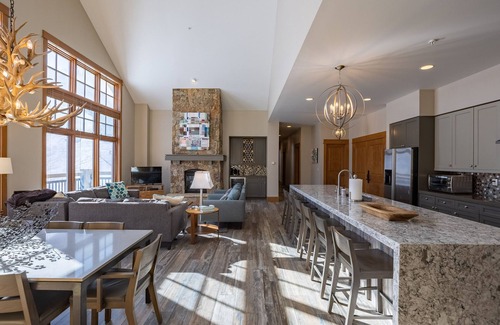 Keystone Condo | Ski-in/Ski-out Luxury 4 bed Penthouse - Late Summer and Fall Specials!