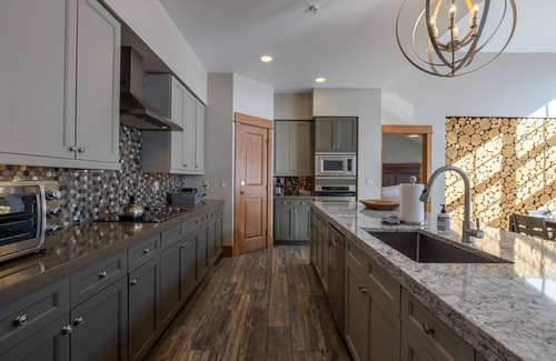 Keystone Condo | Ski-in/Ski-out Luxury 4 bed Penthouse - Late Summer and Fall Specials!