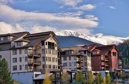 Winter Park Hotel | Ski-In Ski-Out Modern Mountain Condo