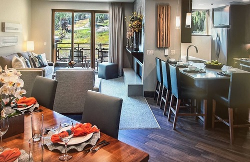 Peak 8 Resort | SKI in SKI out Peak 8, Sleeps 4 Living Rm, 1BR King + Qu Full Kitchen 1&1/2 bath