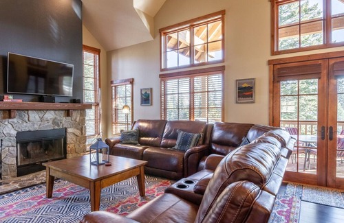 Tamarack Resort House | Ski in /Ski Out | Pet Friendly | Private Hot Tub |