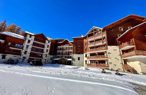 Les Claux Apartment | Ski-In/Ski-Out: Spacious Apartment with Balcony, Pool, and Parking