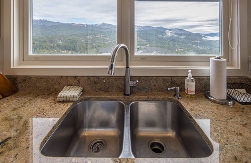 Saddle Ridge House | Ski-in/Ski-out w/Private Hot Tub in Moonlight Basin - Saddle Ridge - Sunrise Vista Chalet