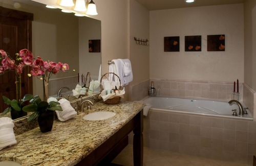 Breckenridge Apartment | Ski in Style in December