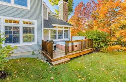 Stratton Mountain Apartment | Ski on Ski Off Stratton Snowbridge Townhome with Hot Tub