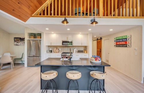West Dover House | Ski & Play in Style-Luxury Mt. Snow Getaway-HotTub