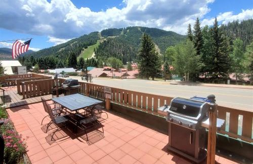 Red River Apartment | Ski View 03 - On Main Street - WiFi - Cable - Fireplace - Trailer Parking In Back - Patio with Gas Grill