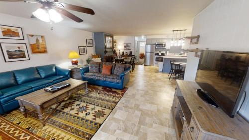 Red River Apartment | Ski View 10 - On Main Street - WiFi - Cable - Fireplace - Trailer Parking In Back - Patio with Gas Grill