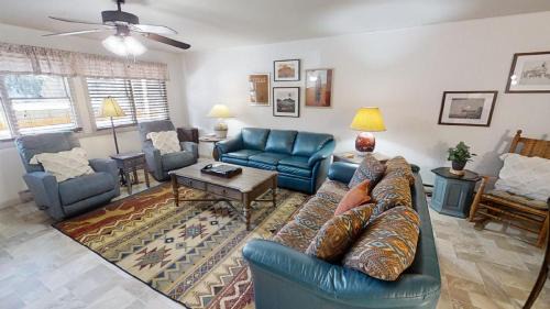 Red River Apartment | Ski View 10 - On Main Street - WiFi - Cable - Fireplace - Trailer Parking In Back - Patio with Gas Grill