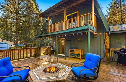 Packwood Cabin | Ski White Pass. Hike Rainier. Quiet & Restful.