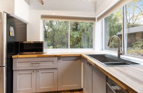 Meaford Cabin | Skipping Rock Log Cabin: Cozy Charm & Hot Tub Bliss