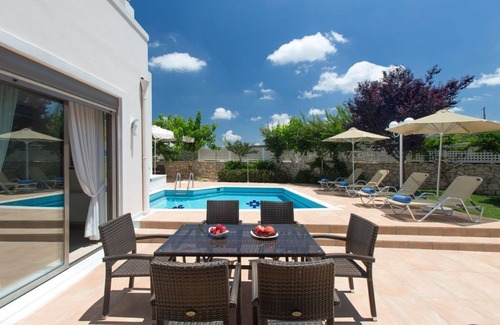 Pikris Villa | Skouloufia Villas 1 - Three Bedroom Villa, Sleeps 8