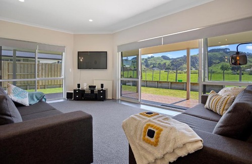 Waihi Beach House | Sky Blue Retreat - Waihi Beach Holiday Home