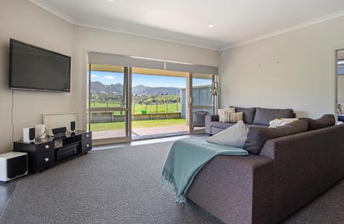 Waihi Beach House | Sky Blue Retreat - Waihi Beach Holiday Home