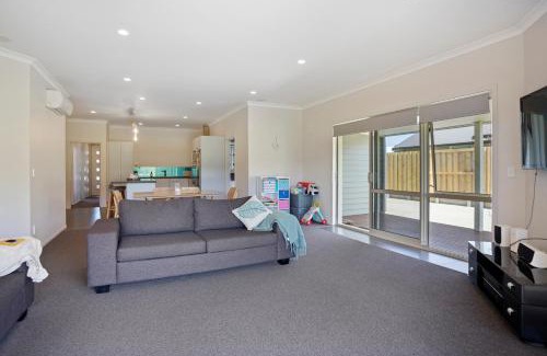 Waihi Beach House | Sky Blue Retreat - Waihi Beach Holiday Home