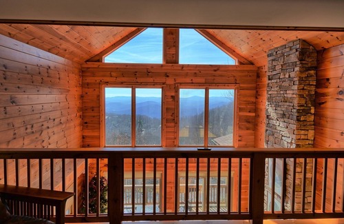 West Jefferson Cabin | Sky High-Open for Bookings! Views, Hot Tub, Game Room, Wi-Fi