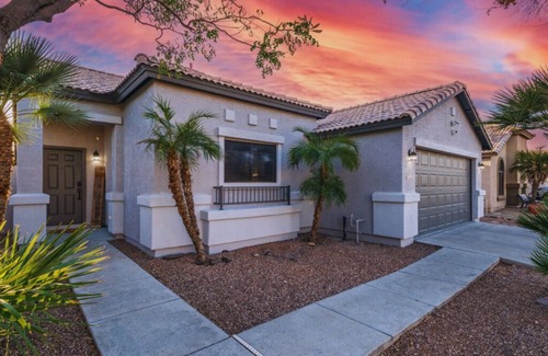 Mountain Vista Ranch House | Sky View Paradise– Cozy 3BR Home with Private Pool in Prime Surprise Location