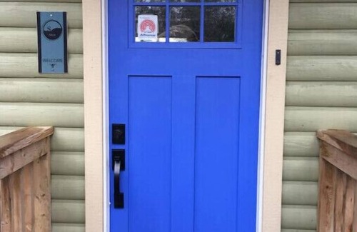 Lansdowne House | SKYE Waterfront 5 Person Cottage with your own Hottubn