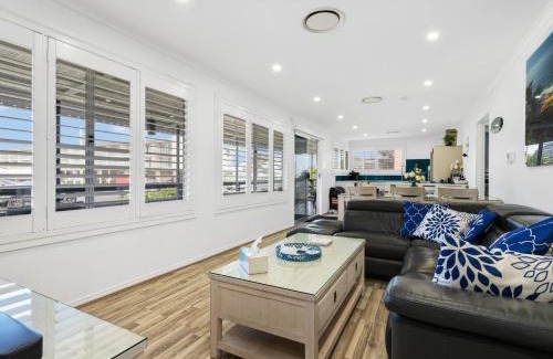 Malua Bay House | Skyes Beach House - Downstairs Accommodation