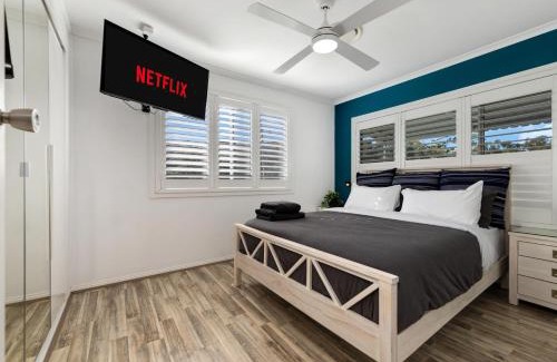 Malua Bay House | Skyes Beach House - Downstairs Accommodation