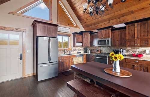 Orderville House | Skyfall Cabin | Private Hot tub | Zion NP