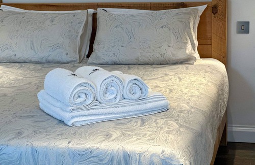 Marhamchurch Apartment | Skyfall - sleeps 2 guests in 1 bedroom