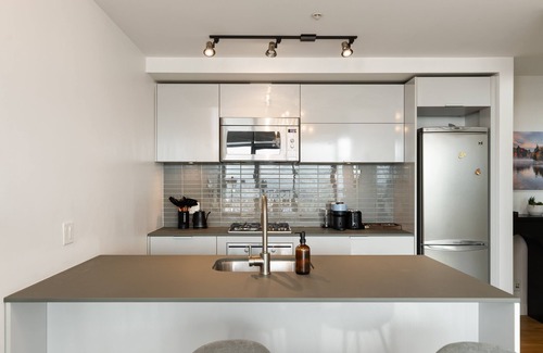 Gastown Apartment | Skyhome in Gastown | Amazing Ocean&Mountain Views