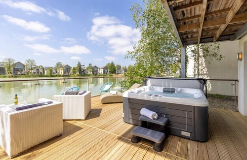 Laverton Villa | Skylark Lodge - HM24 - HOT TUB - Lakeside Spa