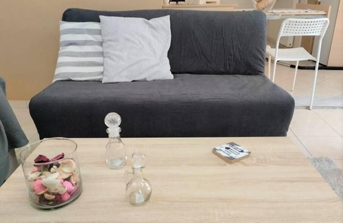 Khalkis Apartment | Skylight home